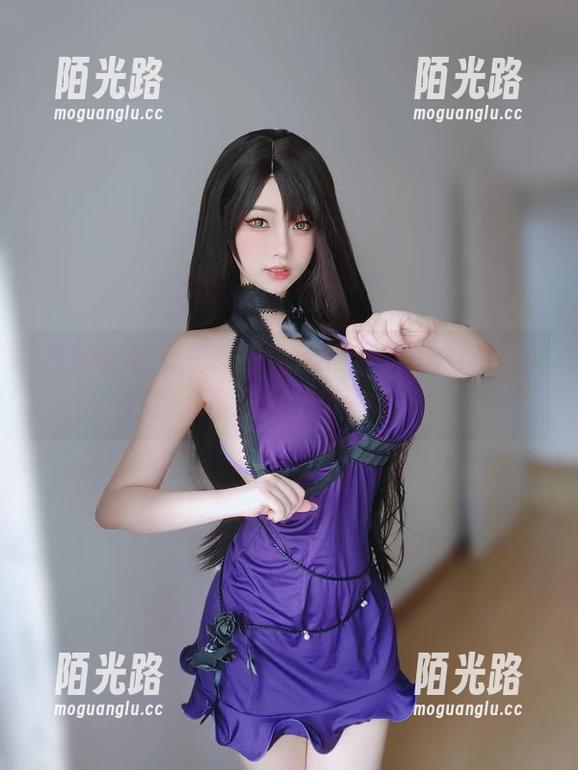 白丝踩着女主K的每一步，这图集直接在我心房里深植下影子。