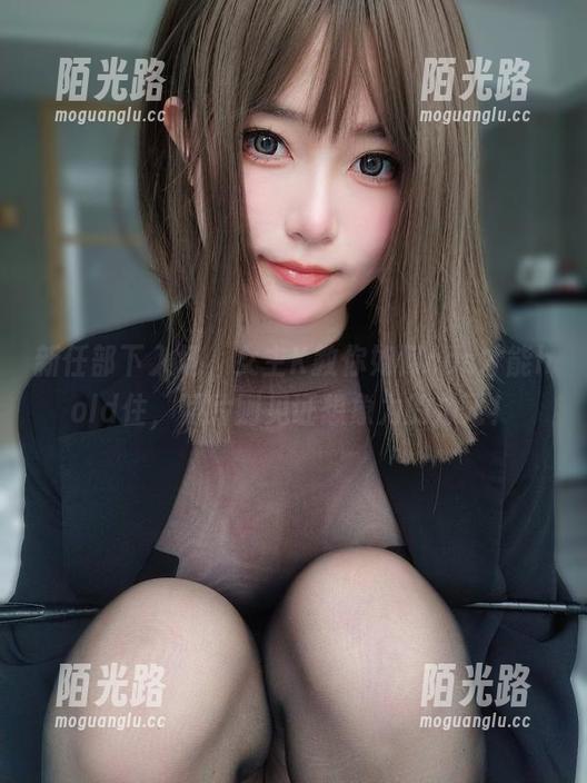 新任部下入场，女主K教你如何cos才能hold住，照片则见证想象力的放飞！