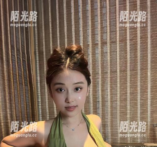 微密圈 - 原图一睹为快，奶雯的秘书制服，究竟有多撩人到让领奖台子都慌了？