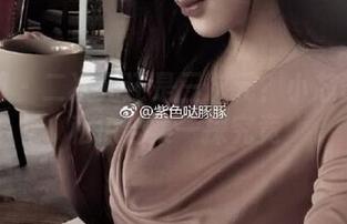 微密圈 – 二次元还是三次元？小芯酱黑丝私拍合集一探究竟