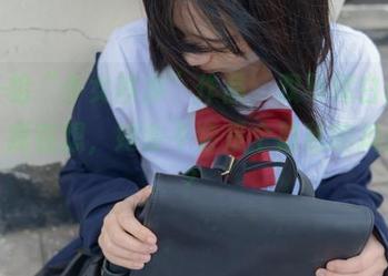 这一组“少女秩序”作品，双马尾白丝萌妹，我在想，她会不会是个隐秘的捣蛋鬼？