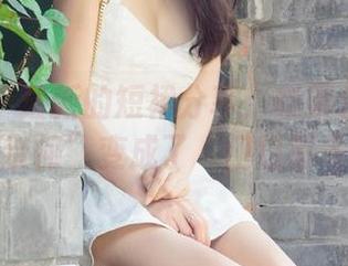 尤果网 – 最新的短裙分享：布莱尔昆娜把“无可奈何”变成了“门口等冬季”！
