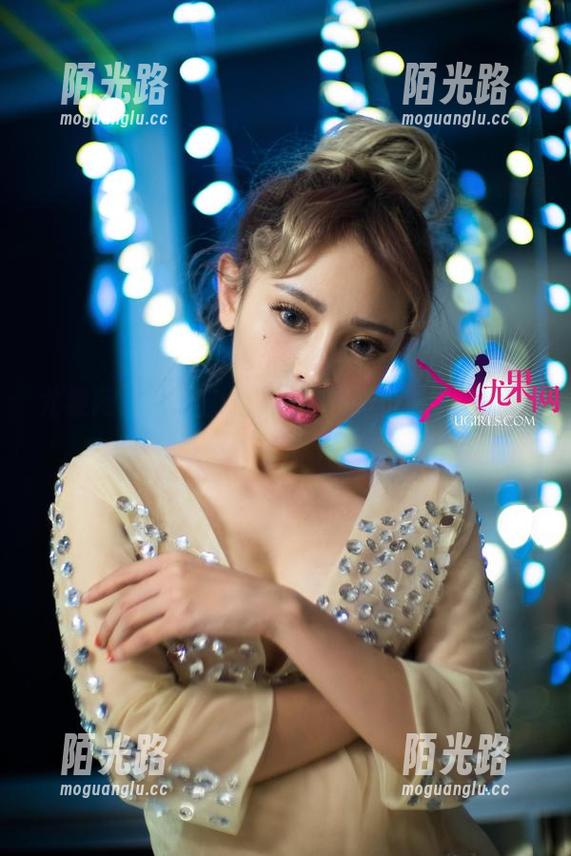 尤果网 - 李宝儿的运动套图：一场让你想起青春的宅家花式健身