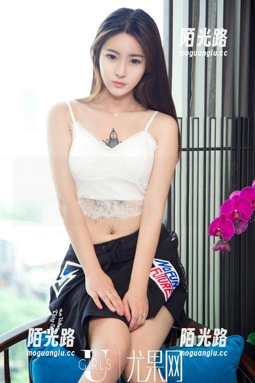 尤果网 - 突破想象的边界，穆菲菲美图中的纯白，远不止是一种颜色，而是一种梦游的状态。