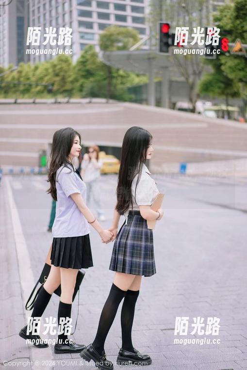 尤蜜荟 - 私拍图集：张思允Nice，您这秘书就爱偷懒嘛？