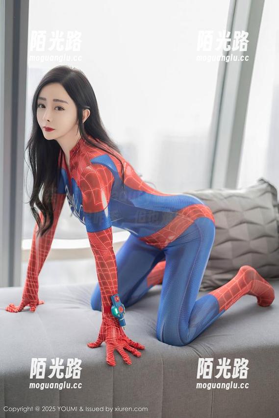 尤蜜荟 - 菲儿beauty的透明图册——原图让人心里咋舌，但也难以移开视线。
