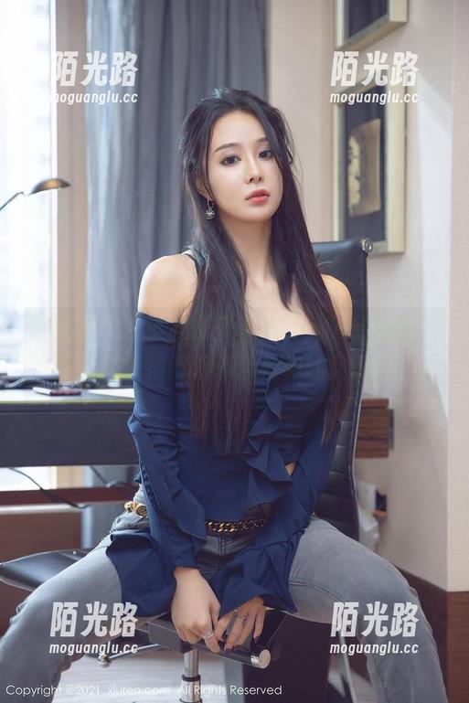 尤蜜荟 - 是谁翻出了蛋蛋_egg的礼服，高清图包拍得真适合某种社交场合。