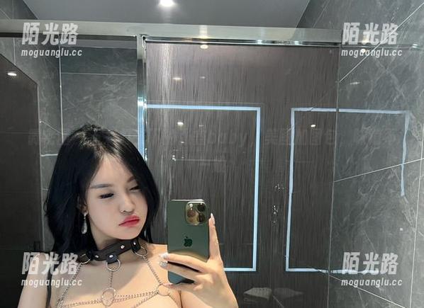 微密圈 - 五彩灯光下的张鑫baby，美图加图包，味道不一般