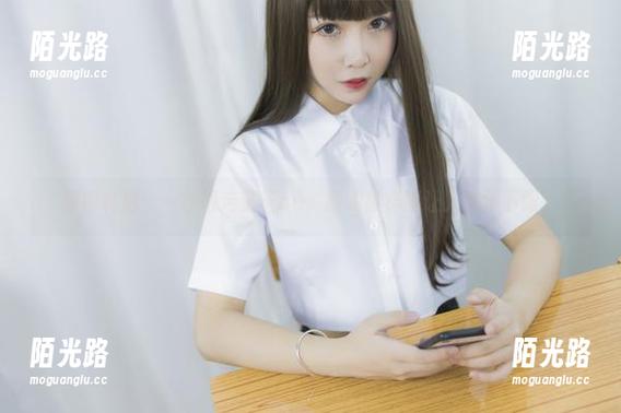 原图私拍：一秒抱走莫子aa，厨娘模样真让人停不下眼！