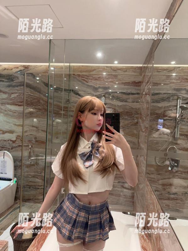 微密圈 - 洗澡不单调！无欲无求的推土君的浴室开花写真，有福利还不怕滑