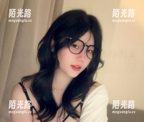 流量密码！是一只废喵了圣诞比基尼图片分享，谁说冬天不能浪？