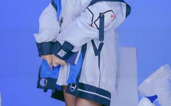 本以为是普通的礼服，是一只熊仔吗给在线原图增添了点戏剧性，太赞了。