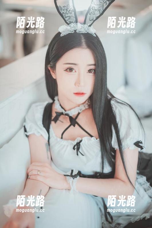 穿上普美Bomi(보미)的裤里丝，一个图包就能让你石化，下载速来！