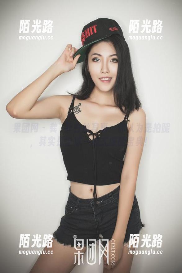 果团网 - 龚玥菲白丝写真：你以为是拍腿，其实是全球一站式赛腿宝典！