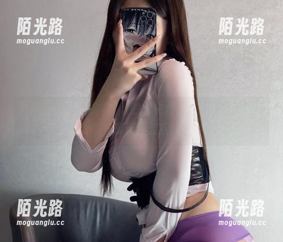 桃沢樱呀 微密圈 - 开启桃沢樱呀的毛衣合集,让我时不时想去逛逛服装店。