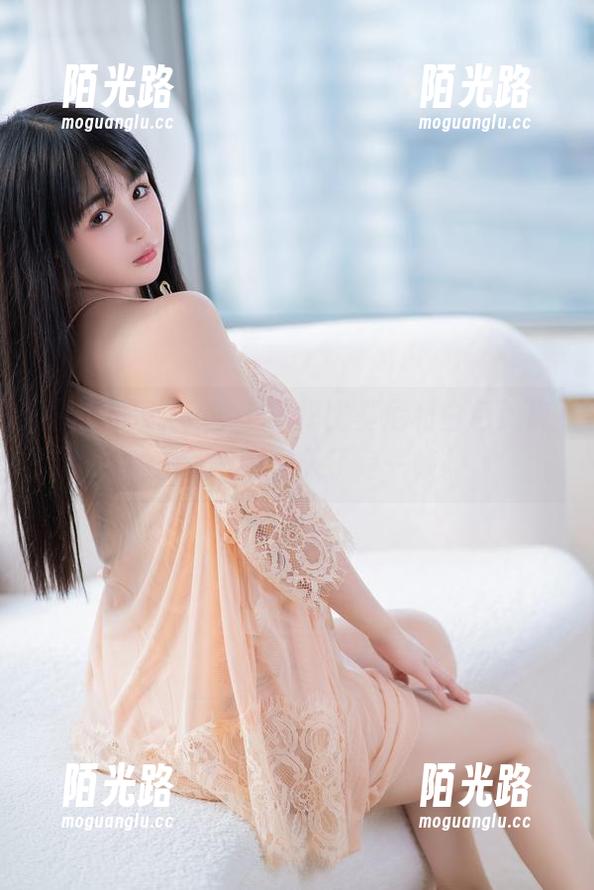 最新表现，桜井宁宁把比基尼和白色热裤的度假气息融入了每一帧。