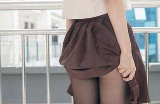 梦丝女神 – 黑风衣、私房和美腿，小盐的图集让我想起那些奔跑的日子。