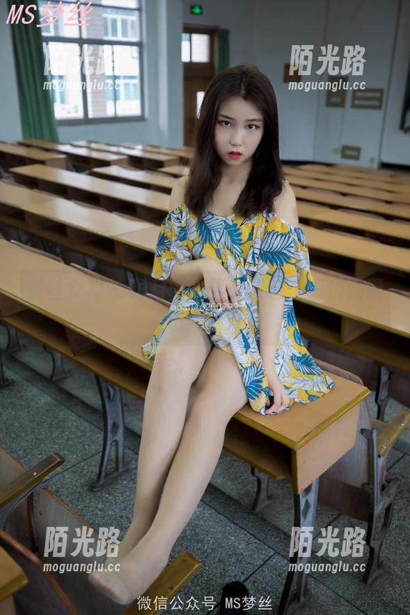 梦丝女神 - 花月舞的福利图包：海边潇洒姿态大公开！