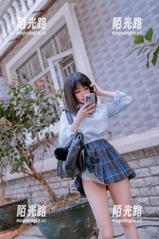 套图特辑：樱井宁宁，私拍里的女巫，带着几分忐忑的魔法。