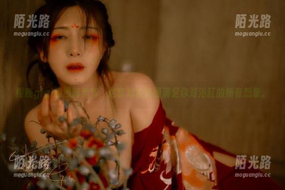 樱晚gigi 樱晚gigi的浸润季节,这套戏水美图满足你对浴缸的所有想象。