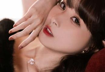 泥泥汝的OL女郎B图集更新，未必全是正经事儿，轻松自在就好