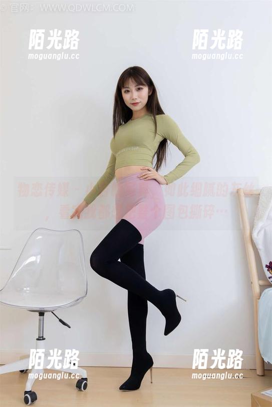 物恋传媒 - 小谷的写真，如此细腻的灰丝，看完我都想把整个图包撕碎…