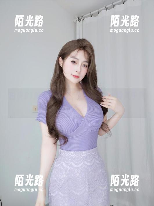 白银81的在线图集：白色毛衣，冷风中我暖了你心房