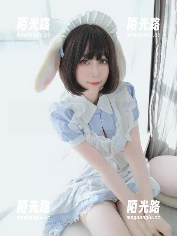 白银81的全套女友写真，真滑稽，像是一只会说话的小狐狸！