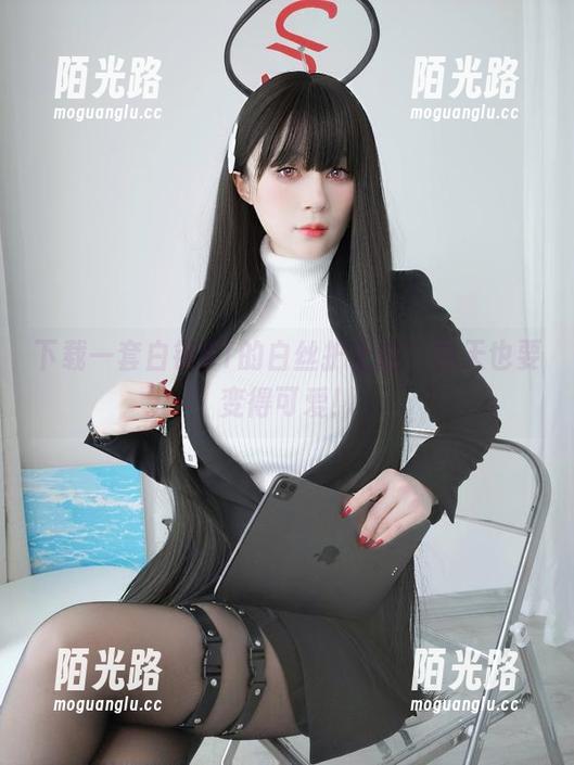 下载一套白银81的白丝护士图，今天也要变得可爱！