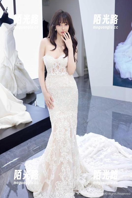 秀人网-曼柔 秀人网 - 曼柔女仆写真——就像在咖啡馆里擦桌子,轻松又意外魅惑。