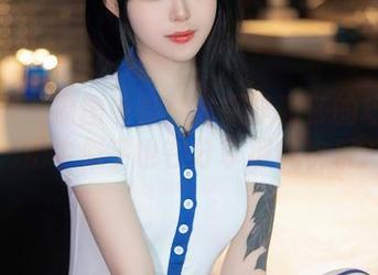 秀人网 – 原图中你能发现李丽莎的巧妙表情，奶牛似乎也在分享那份快乐？！