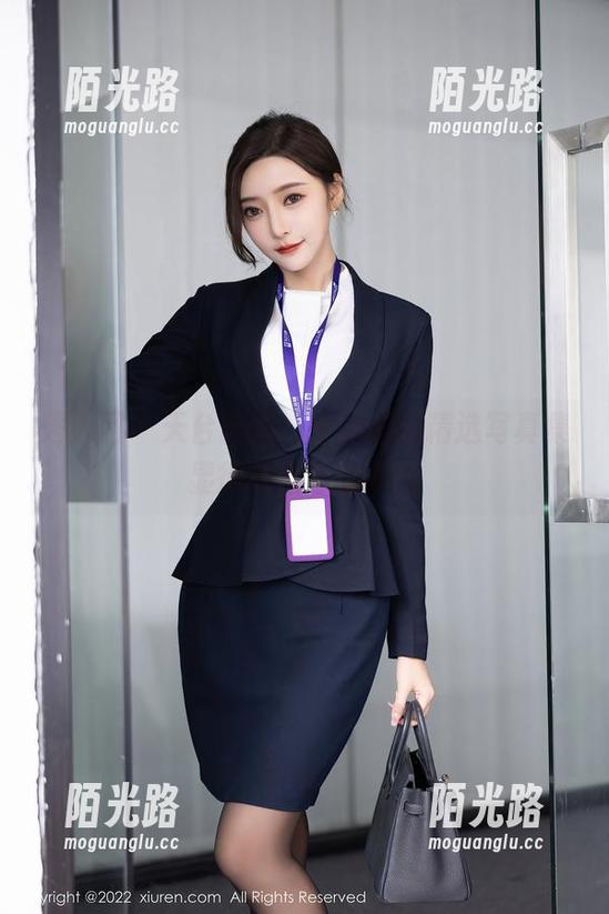 秀人网 - 天台随意，水水姐的精选写真集显得有些放荡不羁