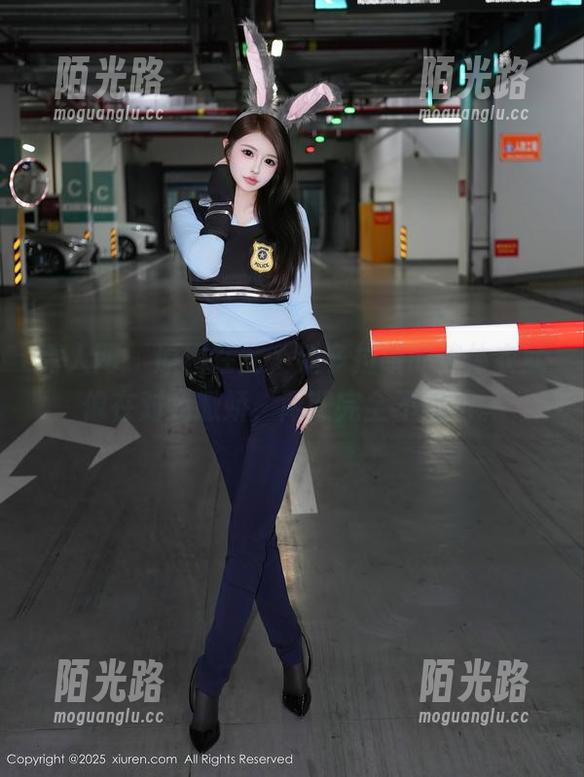 秀人网 - 原图在此，潘多拉哦的连体衣就像在对我撒娇，两眼完全不够用。
