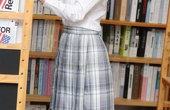 秀人网 – 最新女仆套图，肉晴MINI用反差萌惊艳了我们所有人。