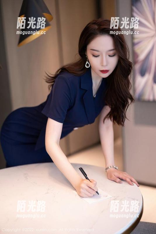 秀人网 - 哇，最新图库里的萌白酱，那个“女友”形象一出来，我竟然又开始小心翼翼地想象了。