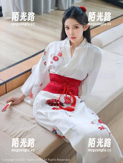 秀人网 - 私拍时光，金纯一和她最爱的裸足无意中相遇