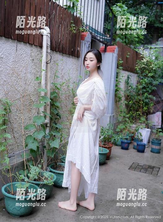秀人网 - 旅拍之路——在龙泽美曦的图库里，发现了不能错过的绝美风景，下载的时候小心别尴尬哦！