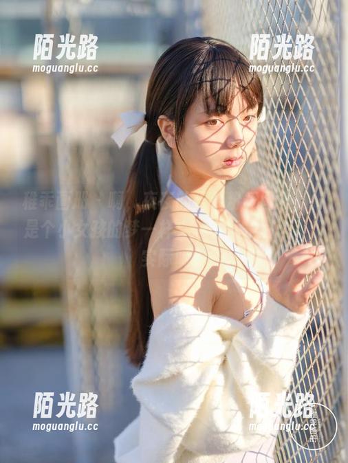 稚乖画册 - 啊，夜夜的天台粉裙图集，像是个小女孩的梦一样，怎么就是那么不切实际呢。