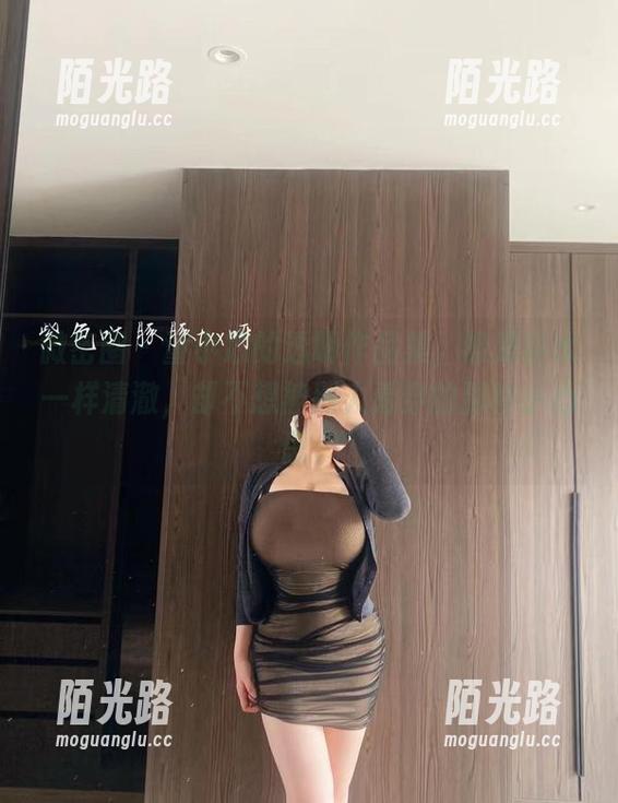 微密圈 - 童小芯的透明作品集，像是春水一样清澈，却不想被别人看穿的那种小心思。