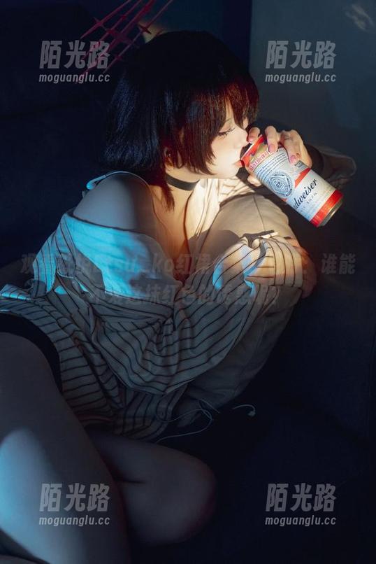 观看纸悦Etsu_ko红裙合集，直呼：谁能不爱这抹红色的诱惑呢？