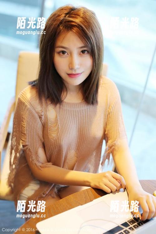 美媛馆 - 在朱可儿的图包中，汹涌童颜显示出不一样的青春气息。
