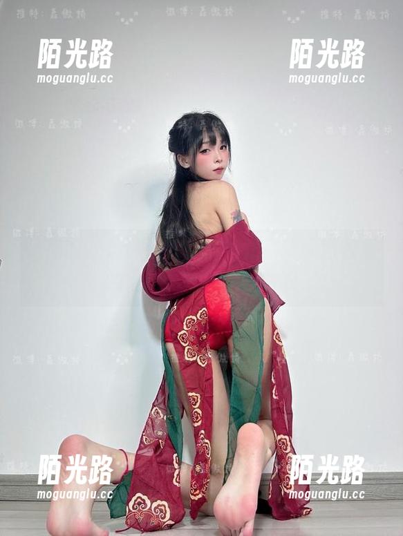微密圈 - 聂傲娇和她的红底高跟，图包里的每一张都想让我赞叹