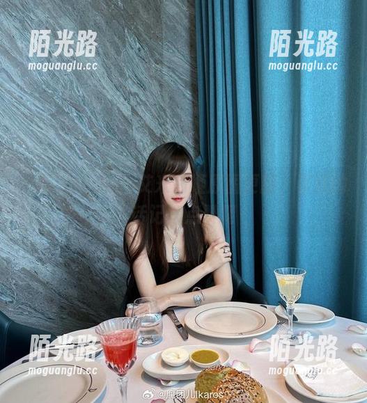 腐团儿Ikaros艾米莉娅原图更新，喜欢的话记得点赞啊