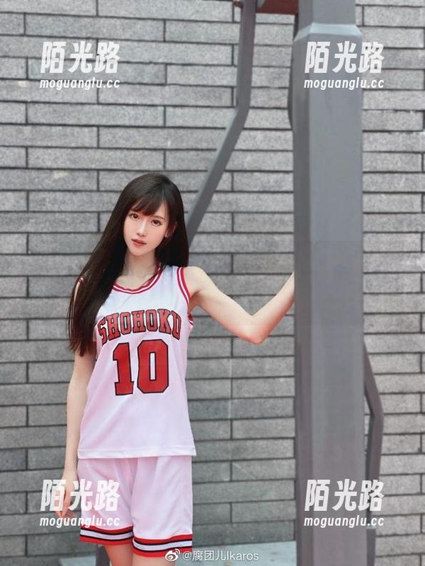 吊带+腐团儿Ikaros=快乐翻倍，随便cos几下，原图值得一看！