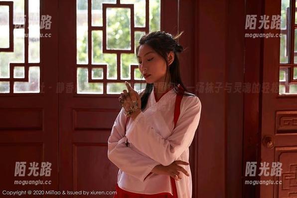 蜜桃社 - 静香Mandy的网袜私房图包：一场袜子与灵魂的轻松交锋，哈哈！