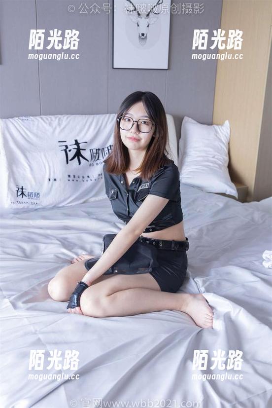 袜啵啵-小淳 袜啵啵 - 作品分享来啦,小淳的裸足,踩着自信上路,不用担心脚底会脏嘛。