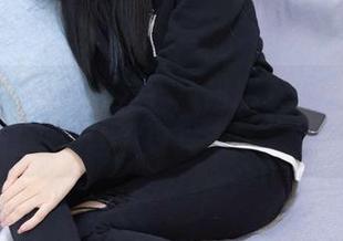 袜啵啵 – 财迷心窍？甜甜圈女孩的全套写真让你意犹未尽。