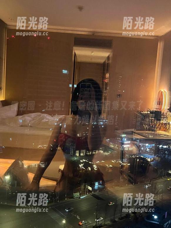 微密圈 - 注意！詹詹的新图集又来了，制服之魔力难以抵挡！
