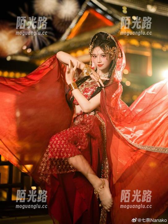探寻贰加六网袜：高清照片里暗藏的挑逗