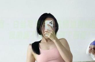 微密圈 – 白丝写真集：铁锤姐姐的回忆录，我的腿不小心跑进了画面！
